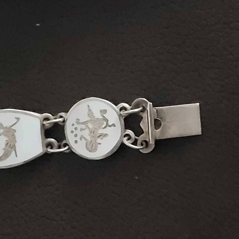 Ernie Donna Seppa Sterling Silver Mythological Good Luck Bracelet Pike Place MKT